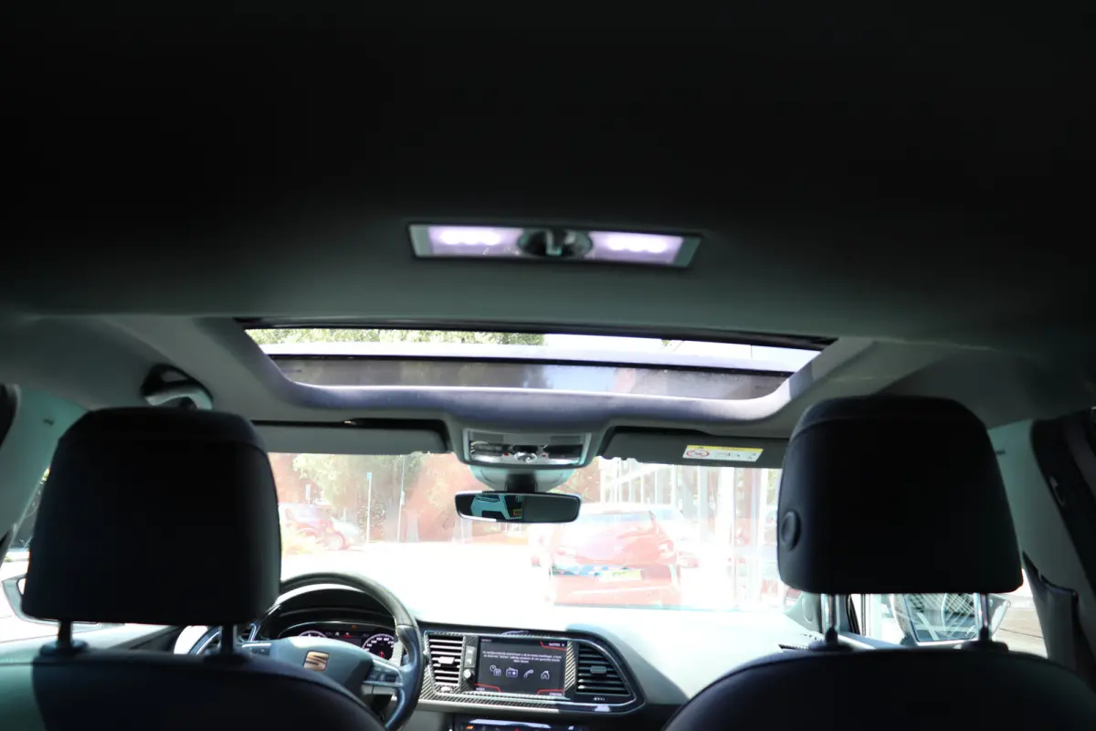 2.0 TSI CUPRA DSG Automaat Panoramadak, volledig digitaal instrumentenpaneel.