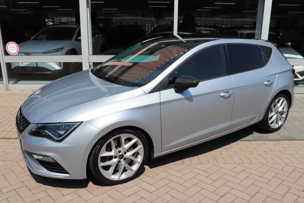 2.0 TSI CUPRA DSG Automaat Panoramadak, volledig digitaal instrumentenpaneel.