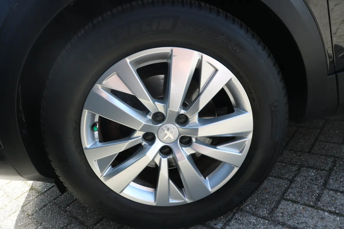 1.6 BlueHDi Lease Executive | Camera | Navi | Cruise control | All season banden | LED |