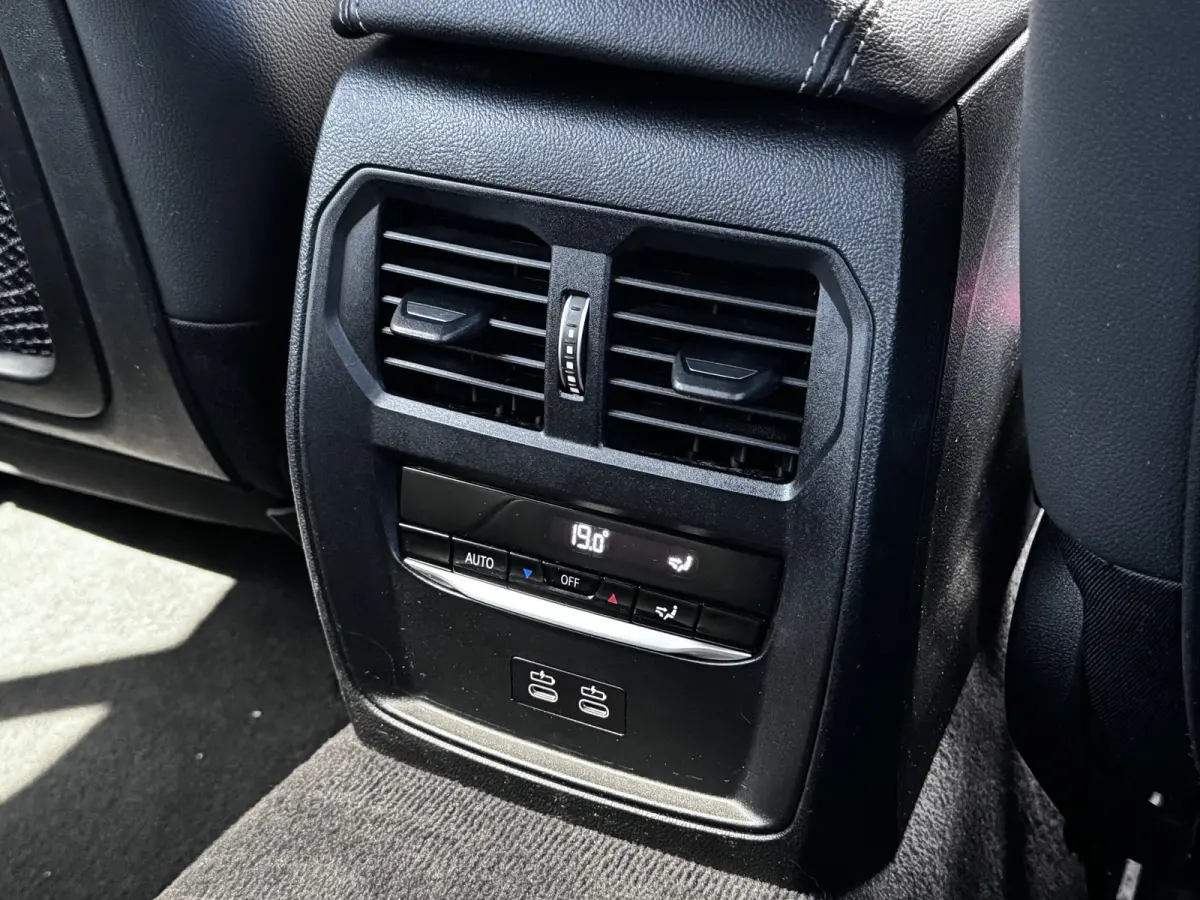 330e Business Edition Plus Dealer OH | Leder | Memory | Carplay | €22.900,- incl. BTW