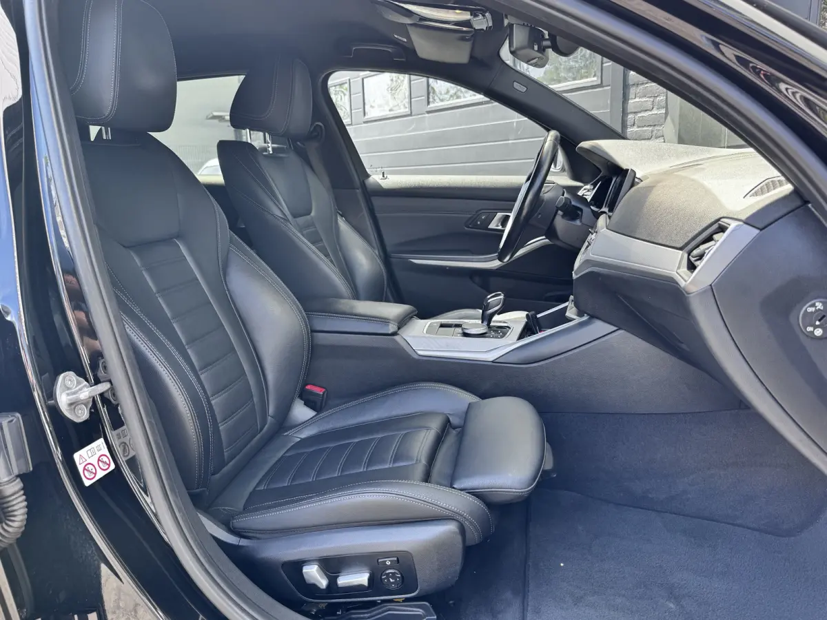 330e Business Edition Plus Dealer OH | Leder | Memory | Carplay | €22.900,- incl. BTW