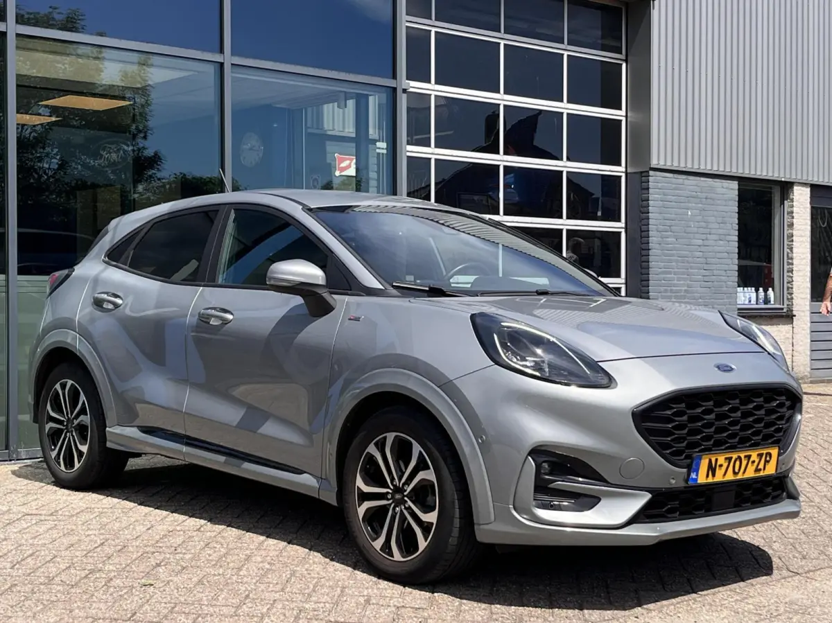 1.0 EcoBoost ST-Line 125PK Automaat Winterpack Adaptieve Cruise Camera Blind-Spot Parkeersensoren Climate Privacy Glass Full-LED *Sportief*