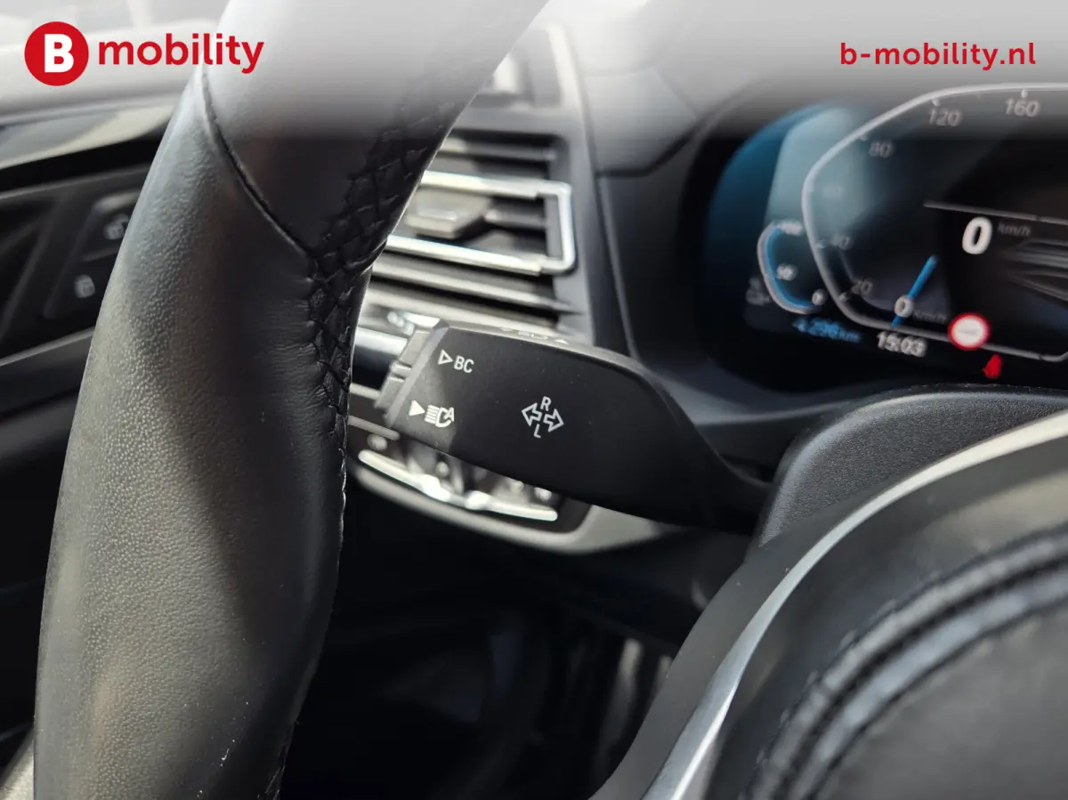 High Executive M-Sport 80 kWh SOH 98% 'Mineral-Weiss' Trekhaak Panoramdak Harman/Kardon | Adaptive Cruise Control | Elek. Stoelen | Head-Up | DAB