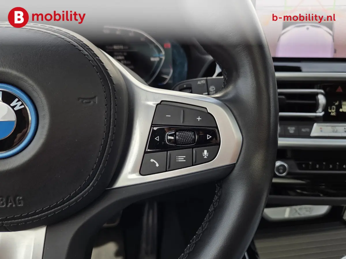 High Executive M-Sport 80 kWh SOH 98% 'Mineral-Weiss' Trekhaak Panoramdak Harman/Kardon | Adaptive Cruise Control | Elek. Stoelen | Head-Up | DAB