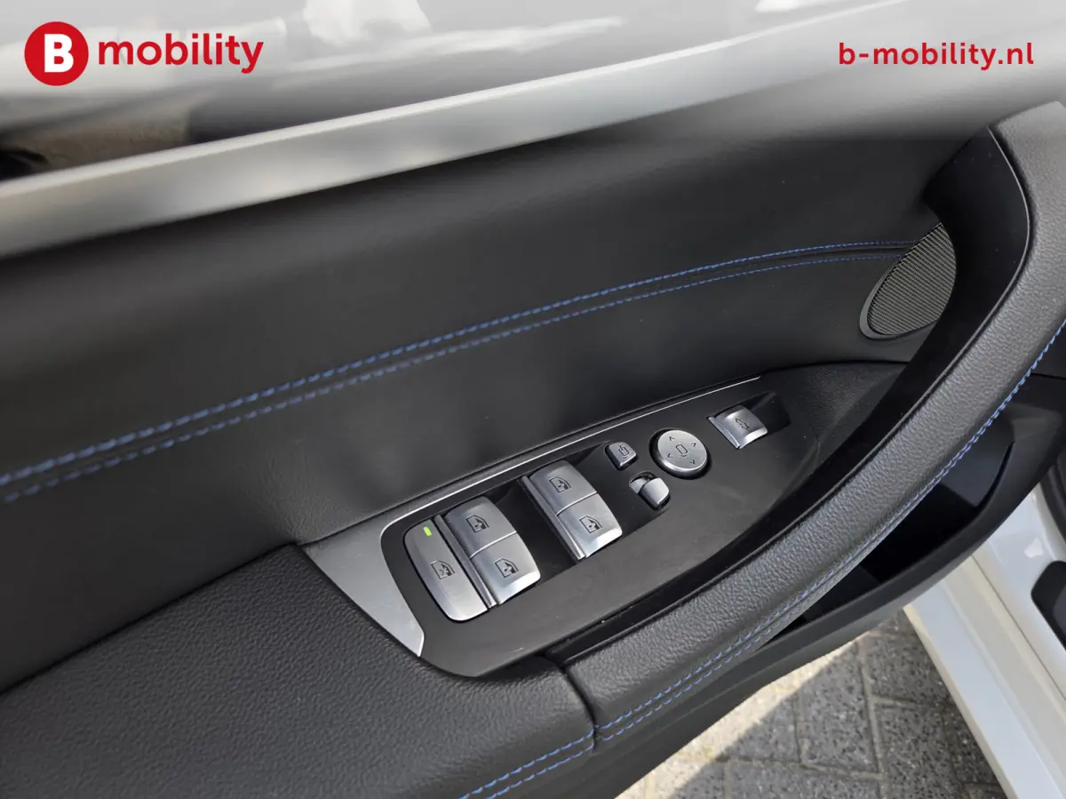 High Executive M-Sport 80 kWh SOH 98% 'Mineral-Weiss' Trekhaak Panoramdak Harman/Kardon | Adaptive Cruise Control | Elek. Stoelen | Head-Up | DAB