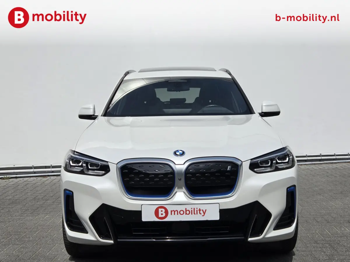 High Executive M-Sport 80 kWh SOH 98% 'Mineral-Weiss' Trekhaak Panoramdak Harman/Kardon | Adaptive Cruise Control | Elek. Stoelen | Head-Up | DAB