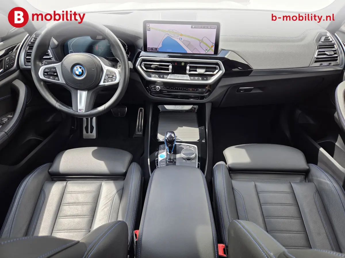 High Executive M-Sport 80 kWh SOH 98% 'Mineral-Weiss' Trekhaak Panoramdak Harman/Kardon | Adaptive Cruise Control | Elek. Stoelen | Head-Up | DAB
