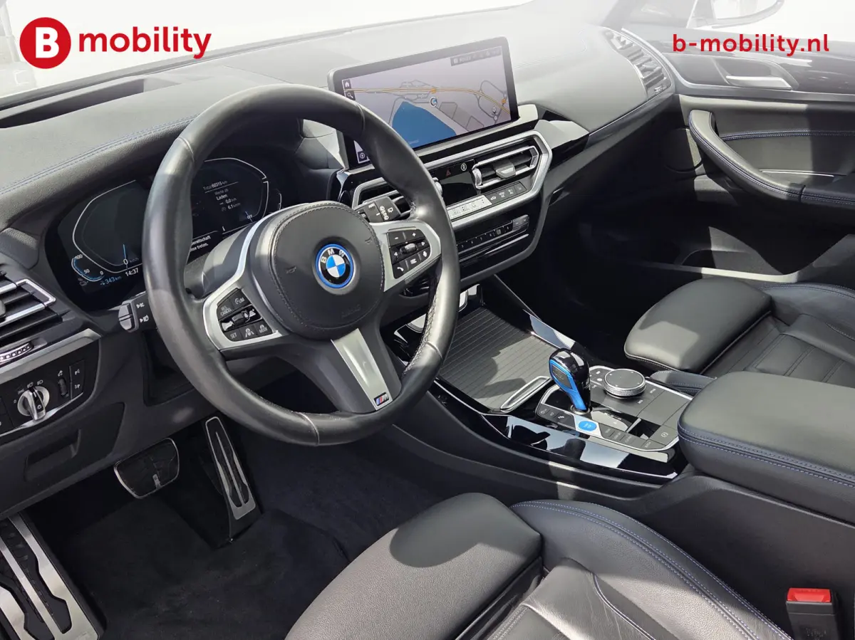 High Executive M-Sport 80 kWh SOH 98% 'Mineral-Weiss' Trekhaak Panoramdak Harman/Kardon | Adaptive Cruise Control | Elek. Stoelen | Head-Up | DAB