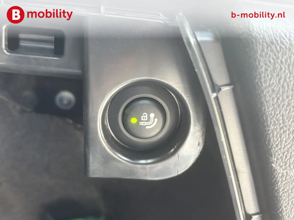 High Executive M-Sport 80 kWh SOH 98% 'Mineral-Weiss' Trekhaak Panoramdak Harman/Kardon | Adaptive Cruise Control | Elek. Stoelen | Head-Up | DAB