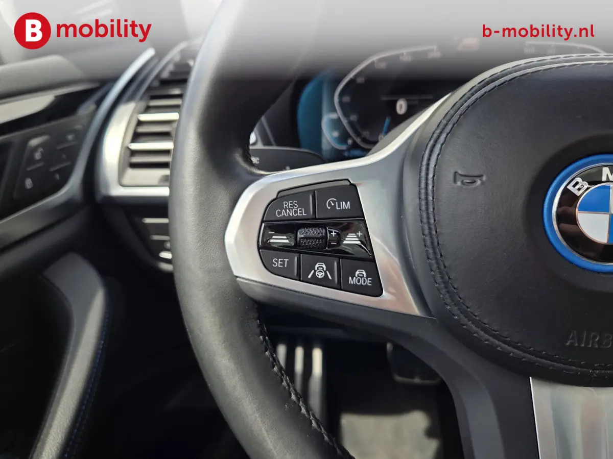 High Executive M-Sport 80 kWh SOH 98% 'Mineral-Weiss' Trekhaak Panoramdak Harman/Kardon | Adaptive Cruise Control | Elek. Stoelen | Head-Up | DAB