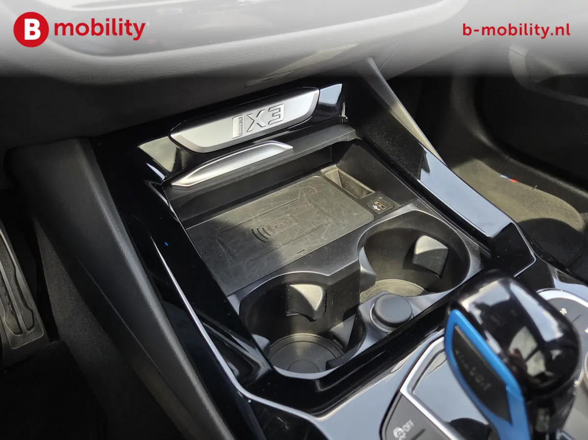 High Executive M-Sport 80 kWh SOH 98% 'Mineral-Weiss' Trekhaak Panoramdak Harman/Kardon | Adaptive Cruise Control | Elek. Stoelen | Head-Up | DAB