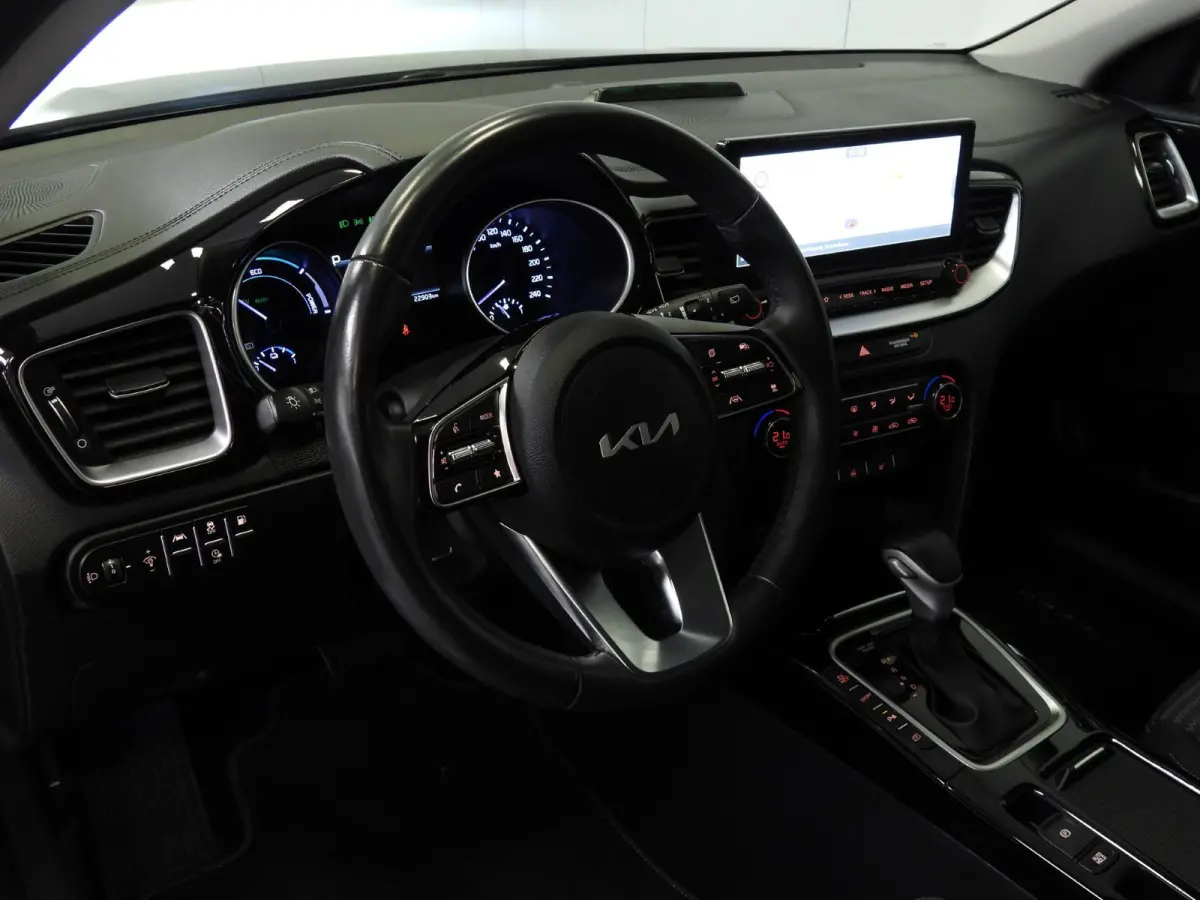1.6 GDi PHEV Plug-In DynamicLine NAVI/CAMERA/LED/16"LMV!