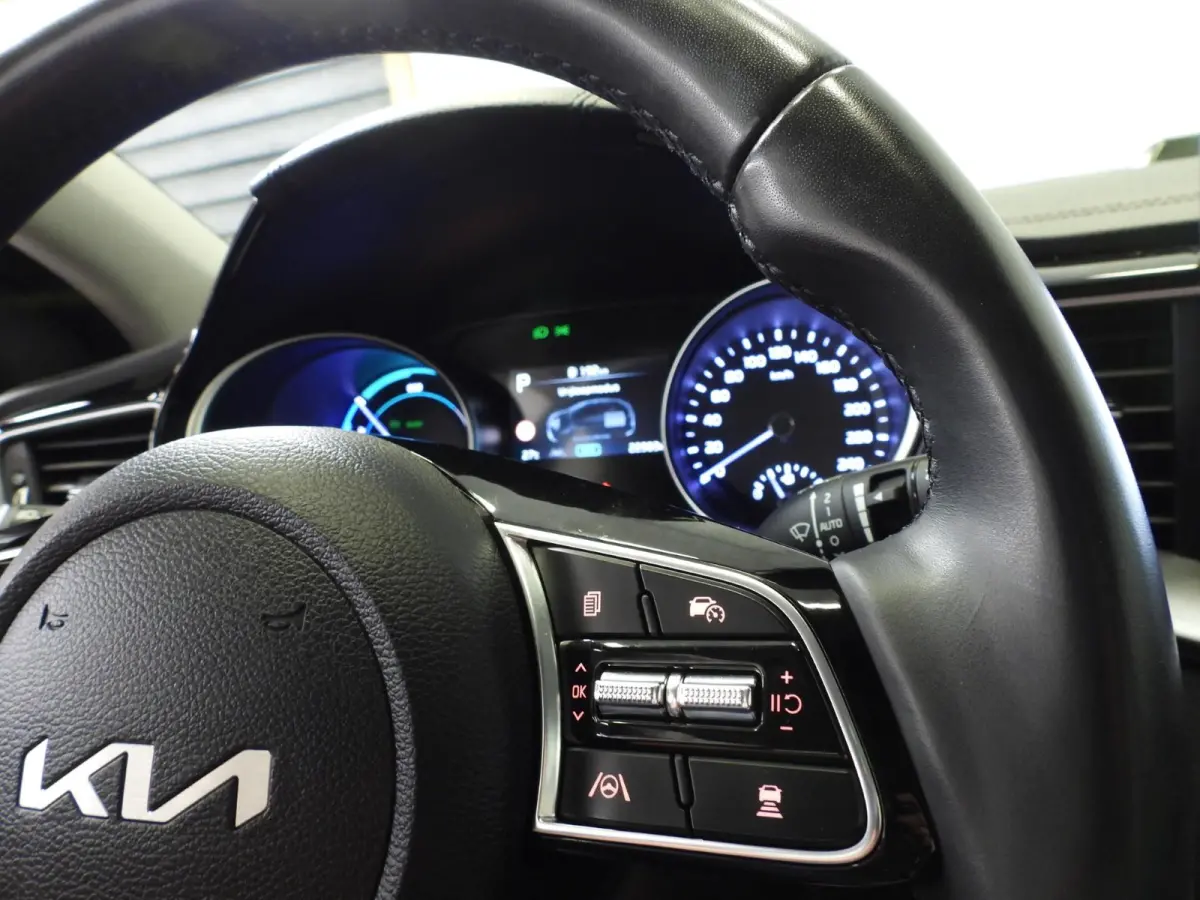 1.6 GDi PHEV Plug-In DynamicLine NAVI/CAMERA/LED/16"LMV!