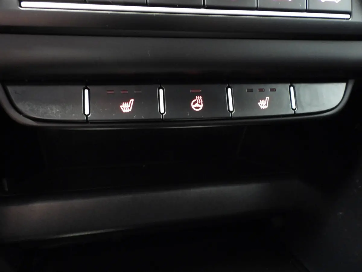 1.6 GDi PHEV Plug-In DynamicLine NAVI/CAMERA/LED/16"LMV!