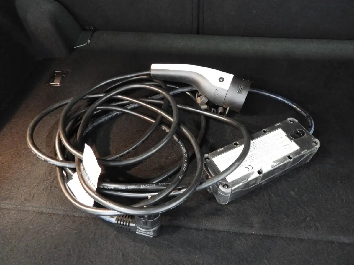 1.6 GDi PHEV Plug-In DynamicLine NAVI/CAMERA/LED/16"LMV!
