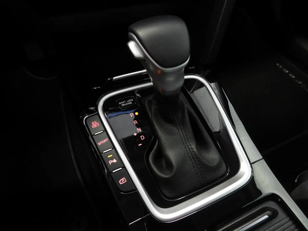 1.6 GDi PHEV Plug-In DynamicLine NAVI/CAMERA/LED/16"LMV!