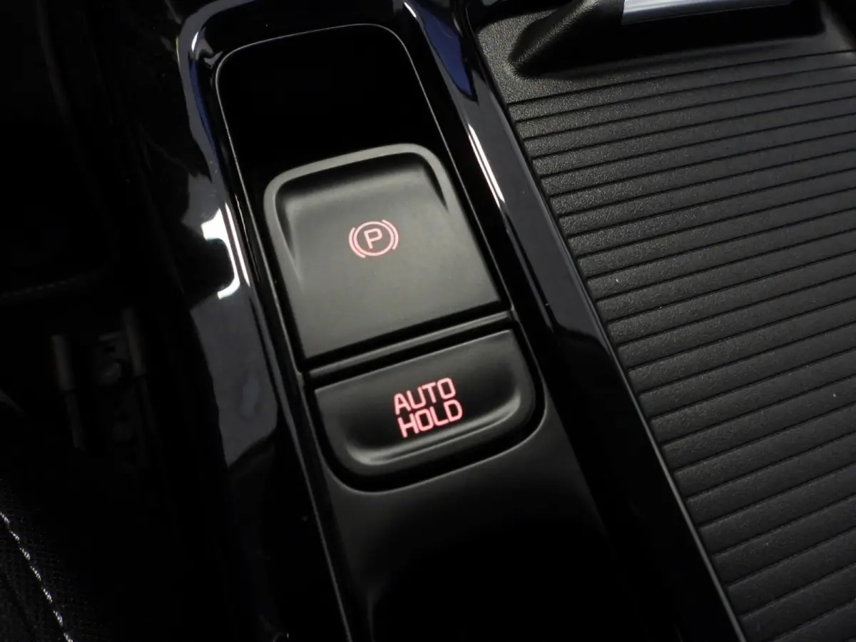 1.6 GDi PHEV Plug-In DynamicLine NAVI/CAMERA/LED/16"LMV!