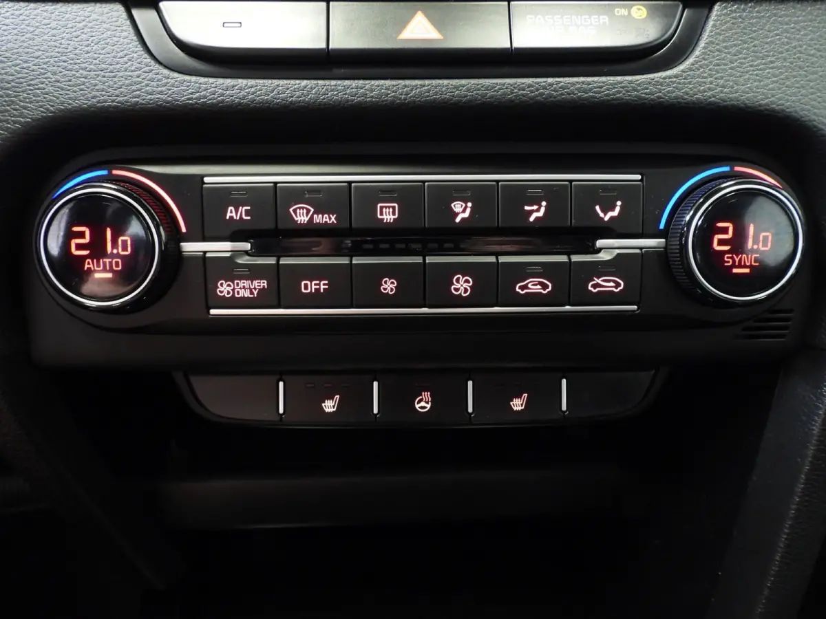 1.6 GDi PHEV Plug-In DynamicLine NAVI/CAMERA/LED/16"LMV!