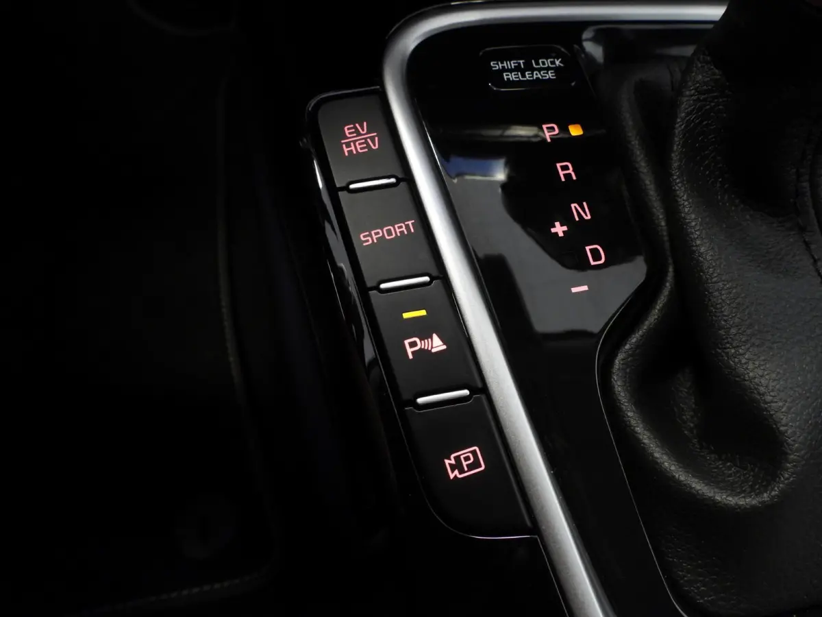 1.6 GDi PHEV Plug-In DynamicLine NAVI/CAMERA/LED/16"LMV!