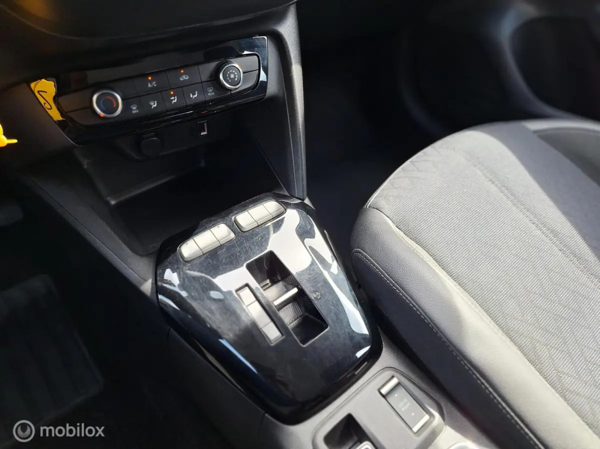 1.2 ELEGANCE AUTOMAAT • Carplay •