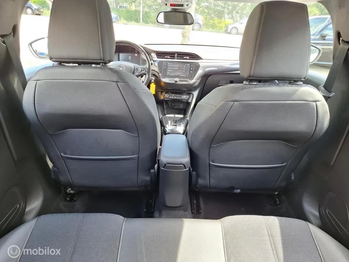 1.2 ELEGANCE AUTOMAAT • Carplay •