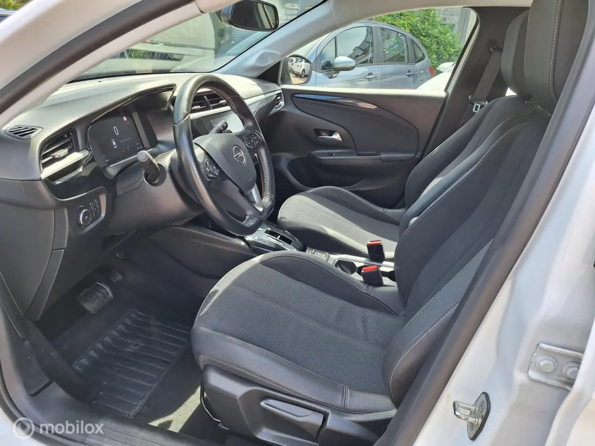 1.2 ELEGANCE AUTOMAAT • Carplay •