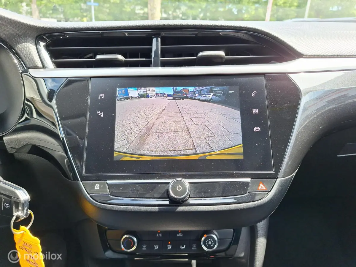 1.2 ELEGANCE AUTOMAAT • Carplay •
