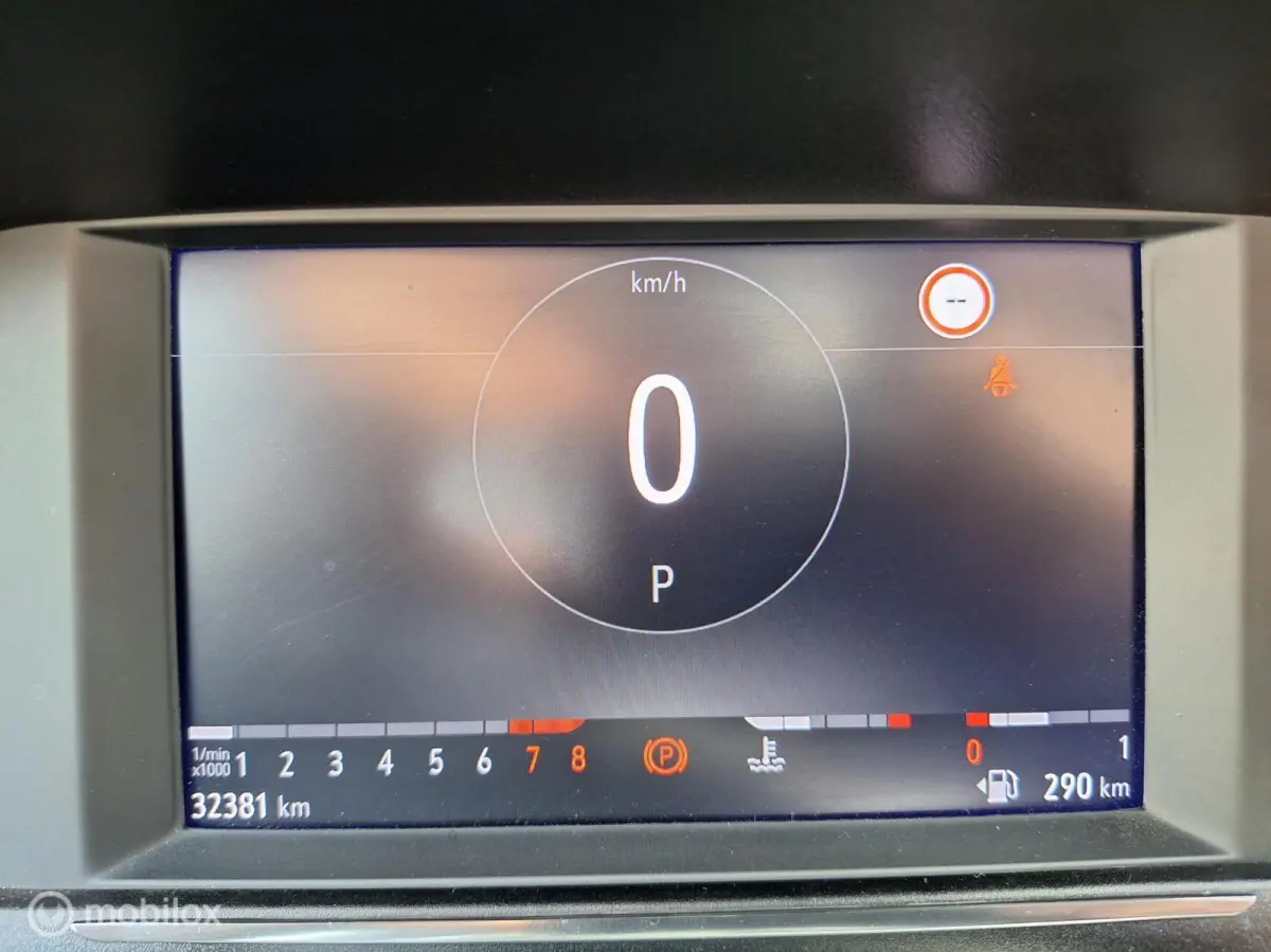1.2 ELEGANCE AUTOMAAT • Carplay •