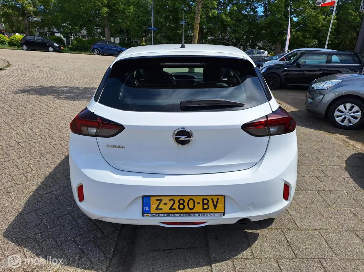 1.2 ELEGANCE AUTOMAAT • Carplay •