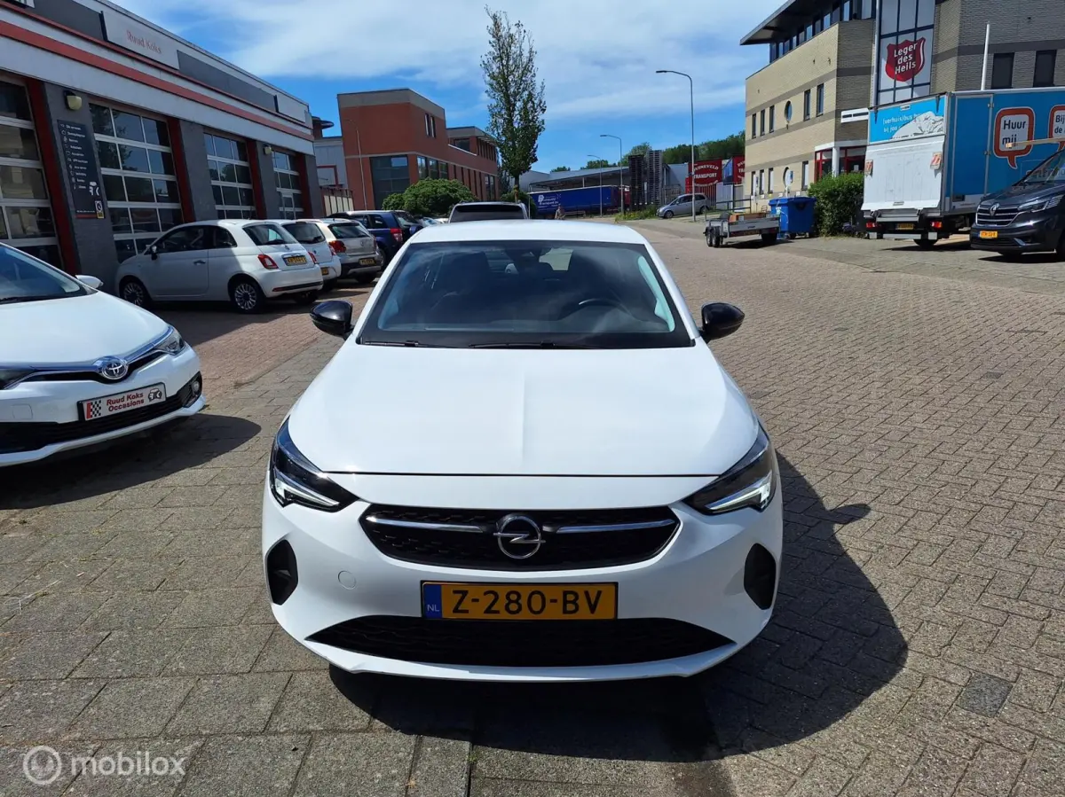 1.2 ELEGANCE AUTOMAAT • Carplay •