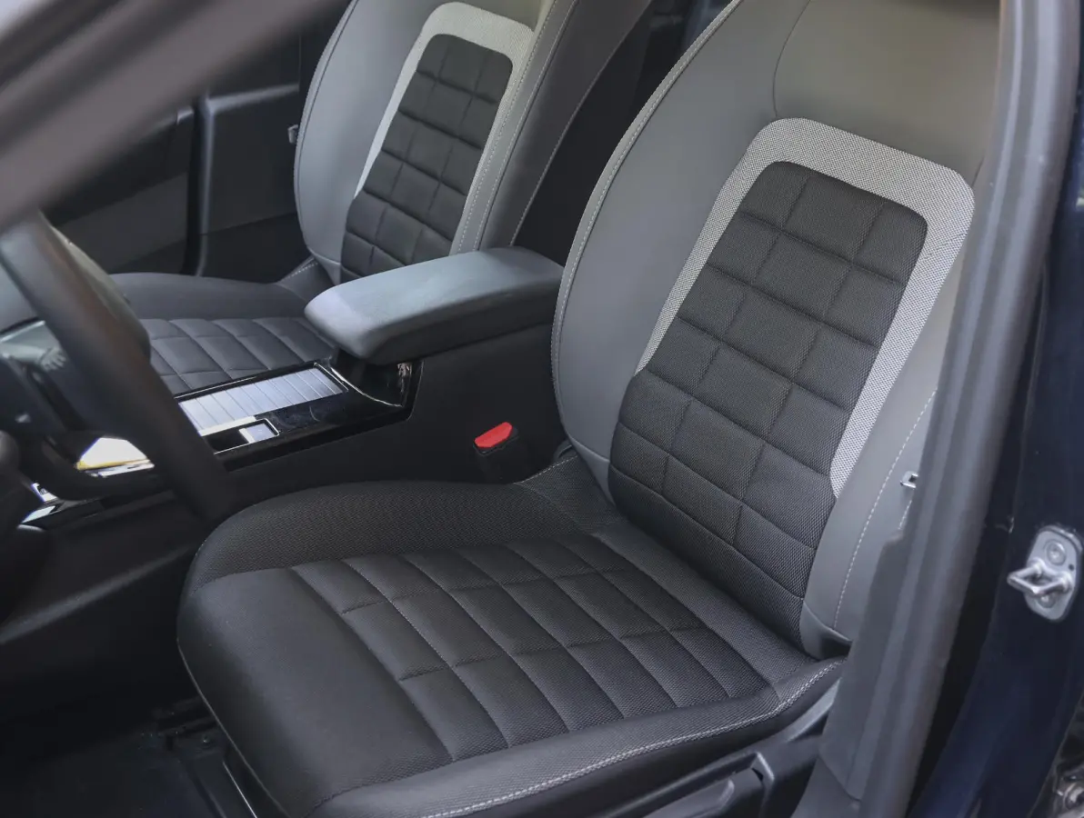 1.2 Hybrid 136 Plus | Camera achterzijde | Climate control | Navigatie | Apple en Android auto