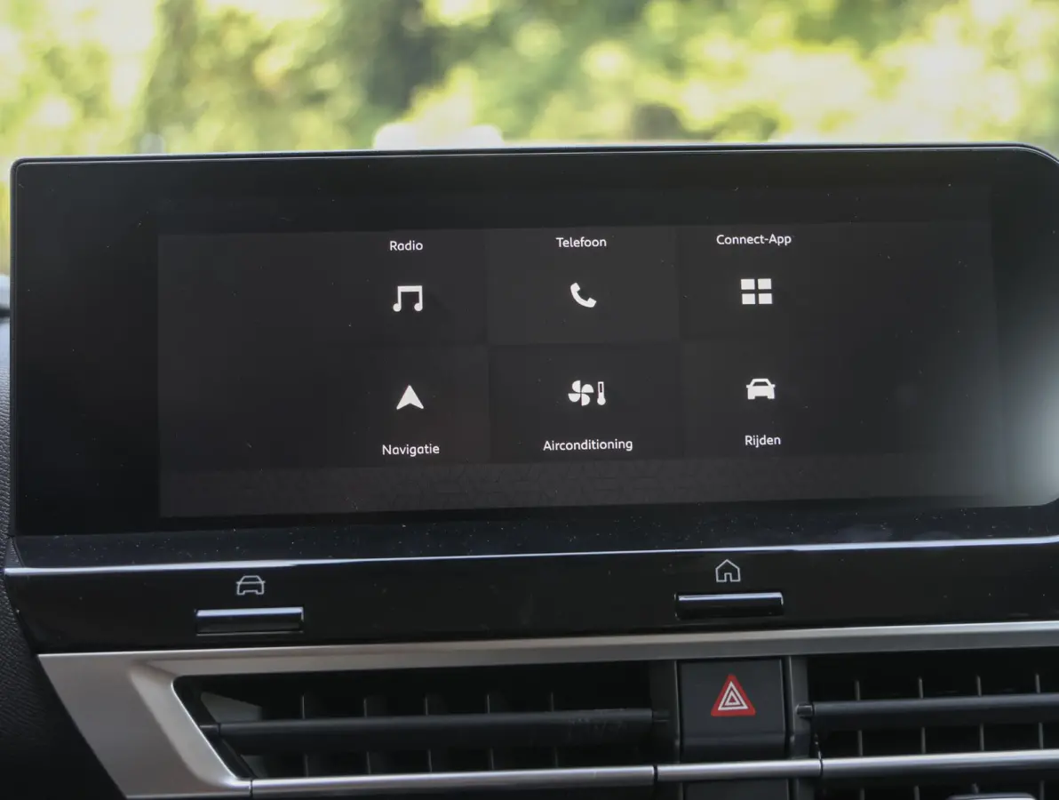 1.2 Hybrid 136 Plus | Camera achterzijde | Climate control | Navigatie | Apple en Android auto