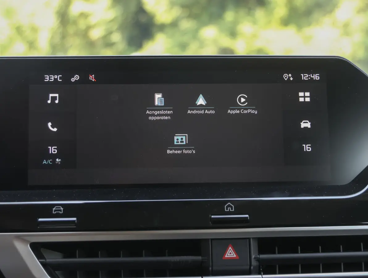 1.2 Hybrid 136 Plus | Camera achterzijde | Climate control | Navigatie | Apple en Android auto