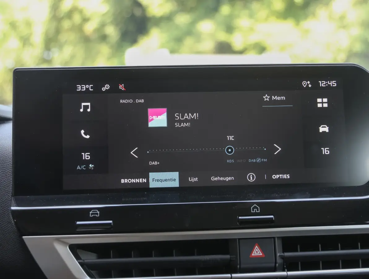 1.2 Hybrid 136 Plus | Camera achterzijde | Climate control | Navigatie | Apple en Android auto