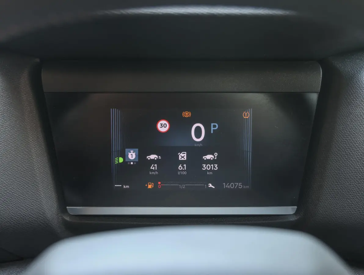 1.2 Hybrid 136 Plus | Camera achterzijde | Climate control | Navigatie | Apple en Android auto