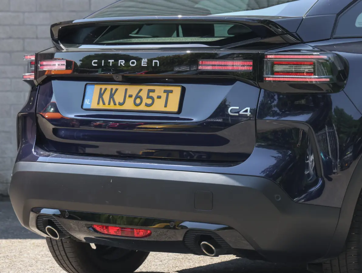 1.2 Hybrid 136 Plus | Camera achterzijde | Climate control | Navigatie | Apple en Android auto