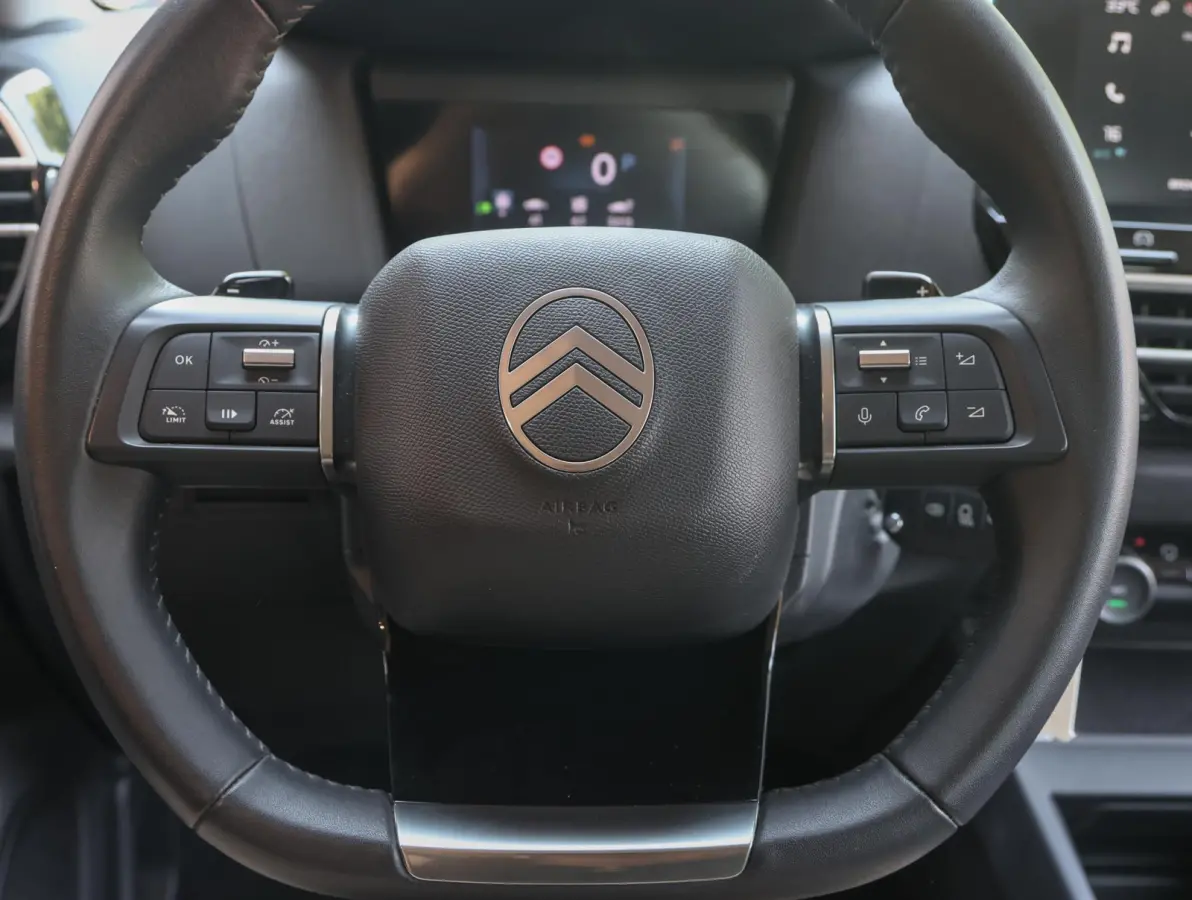 1.2 Hybrid 136 Plus | Camera achterzijde | Climate control | Navigatie | Apple en Android auto