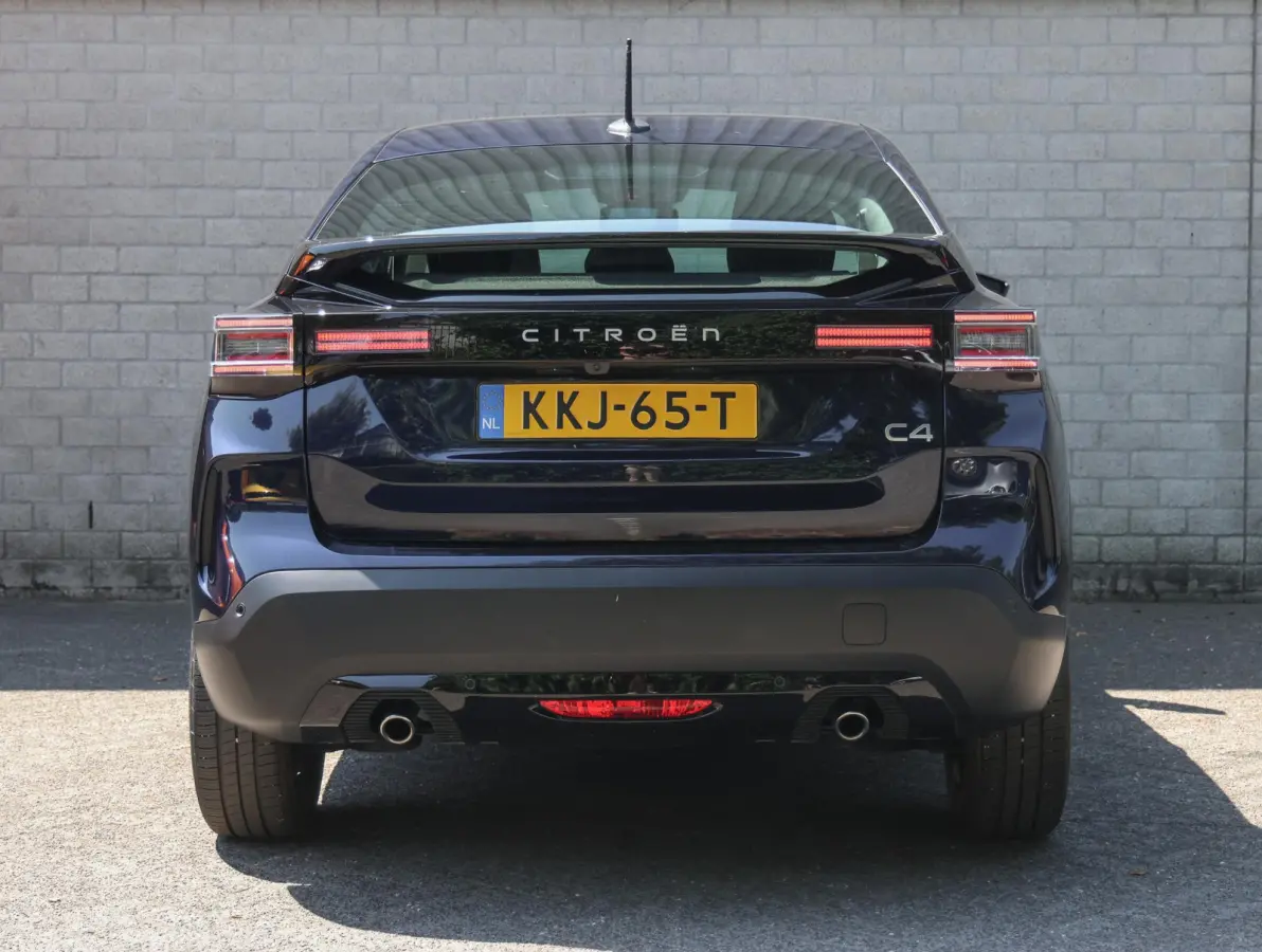 1.2 Hybrid 136 Plus | Camera achterzijde | Climate control | Navigatie | Apple en Android auto