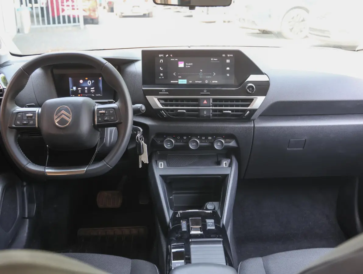 1.2 Hybrid 136 Plus | Camera achterzijde | Climate control | Navigatie | Apple en Android auto