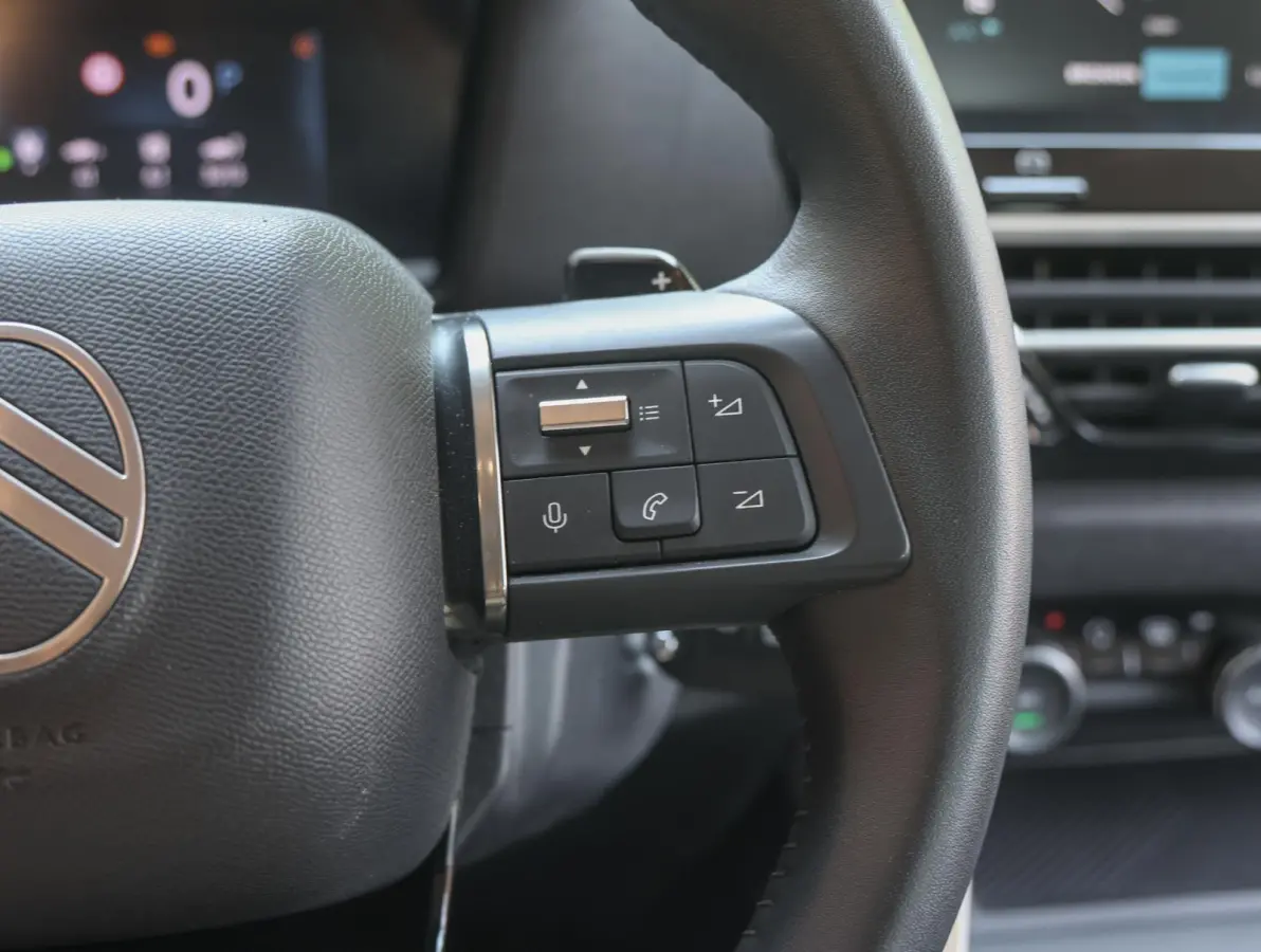 1.2 Hybrid 136 Plus | Camera achterzijde | Climate control | Navigatie | Apple en Android auto