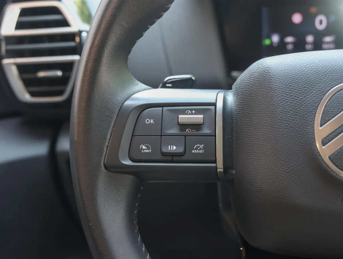 1.2 Hybrid 136 Plus | Camera achterzijde | Climate control | Navigatie | Apple en Android auto