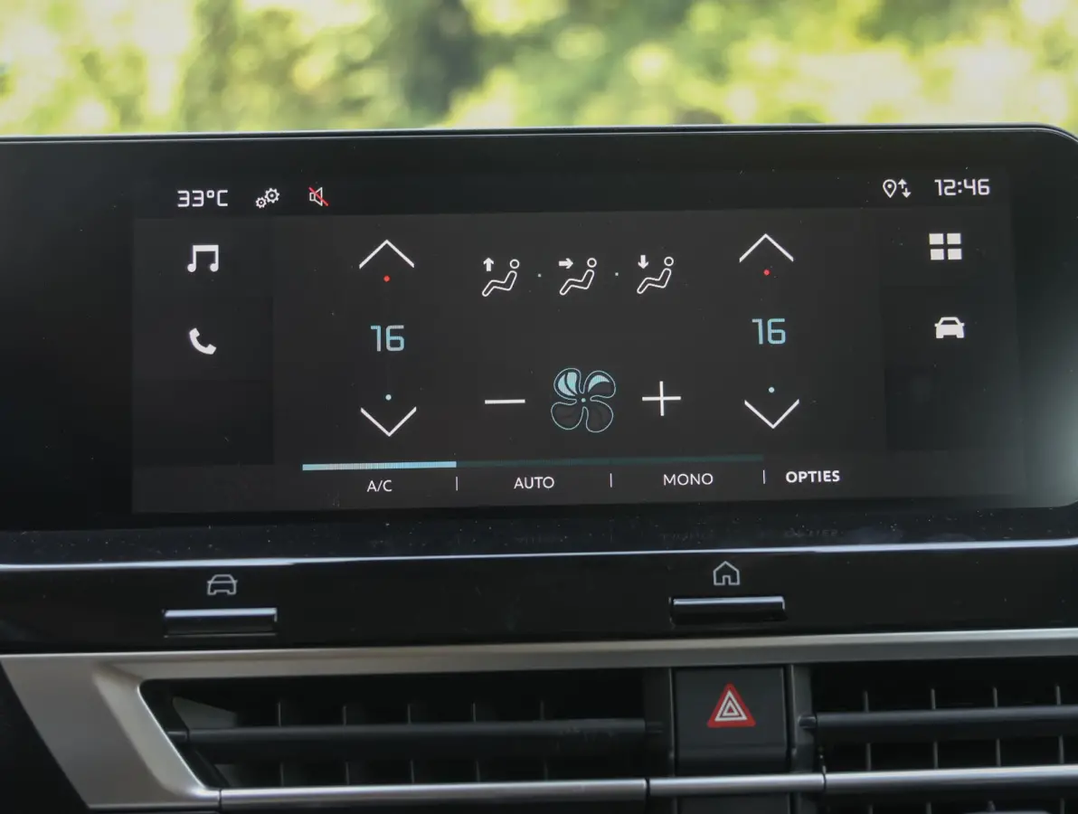 1.2 Hybrid 136 Plus | Camera achterzijde | Climate control | Navigatie | Apple en Android auto
