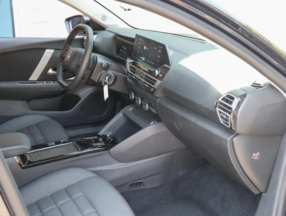 1.2 Hybrid 136 Plus | Camera achterzijde | Climate control | Navigatie | Apple en Android auto
