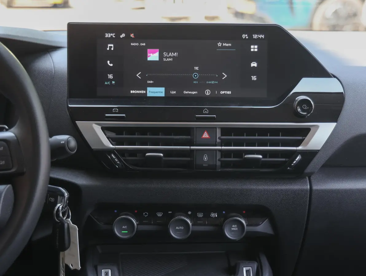 1.2 Hybrid 136 Plus | Camera achterzijde | Climate control | Navigatie | Apple en Android auto