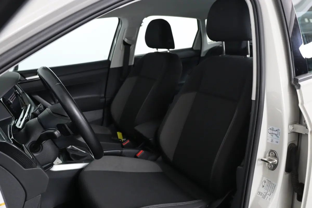 1.0 TSI Life Automaat | Camera | Stoelverwarming | Parkeersensoren Voor & Achter | Apple Carplay & Android Auto | Climate Controle |