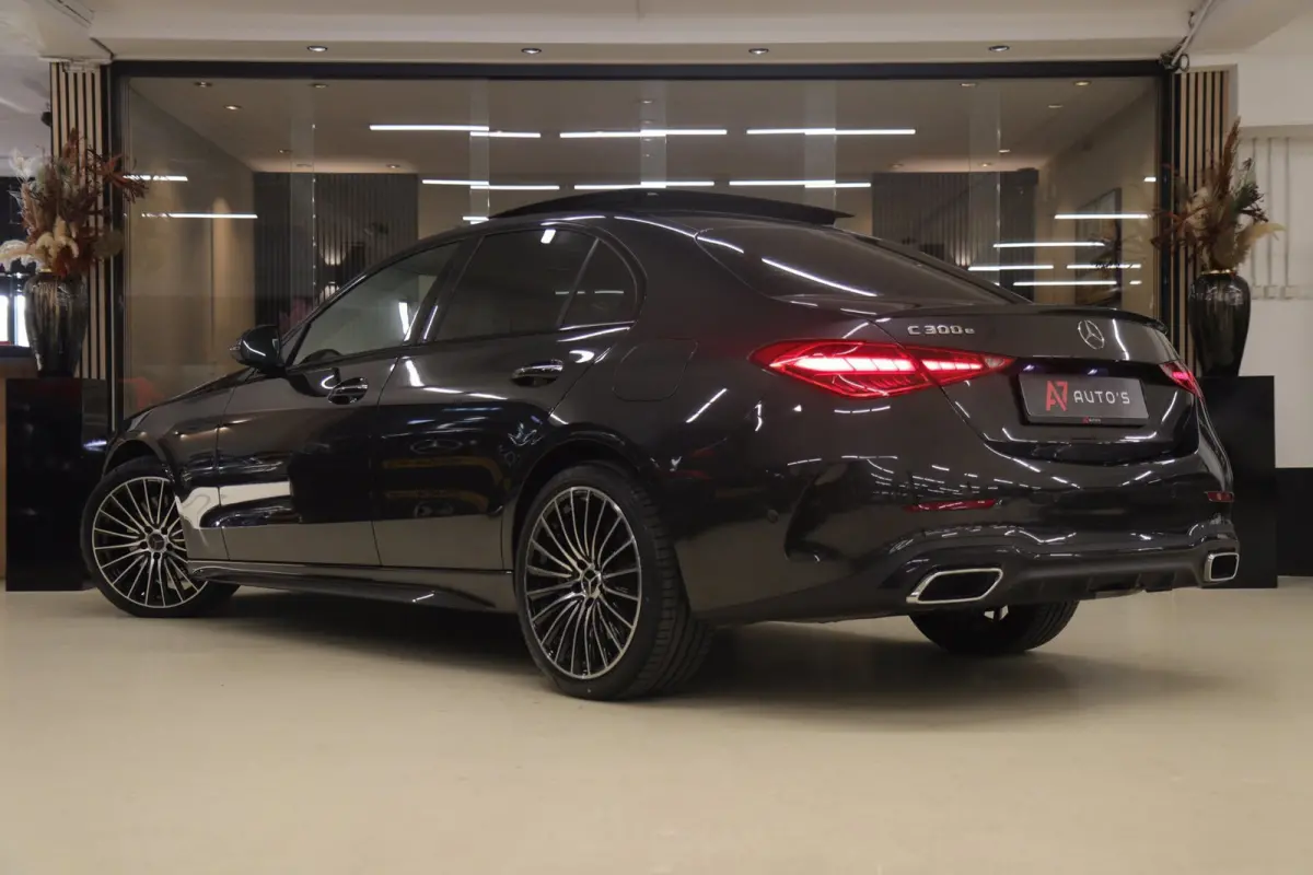 300 E AMG Line / PANO/HUD/CARPLAY/SFEERVERLICHTING/BOMVOL