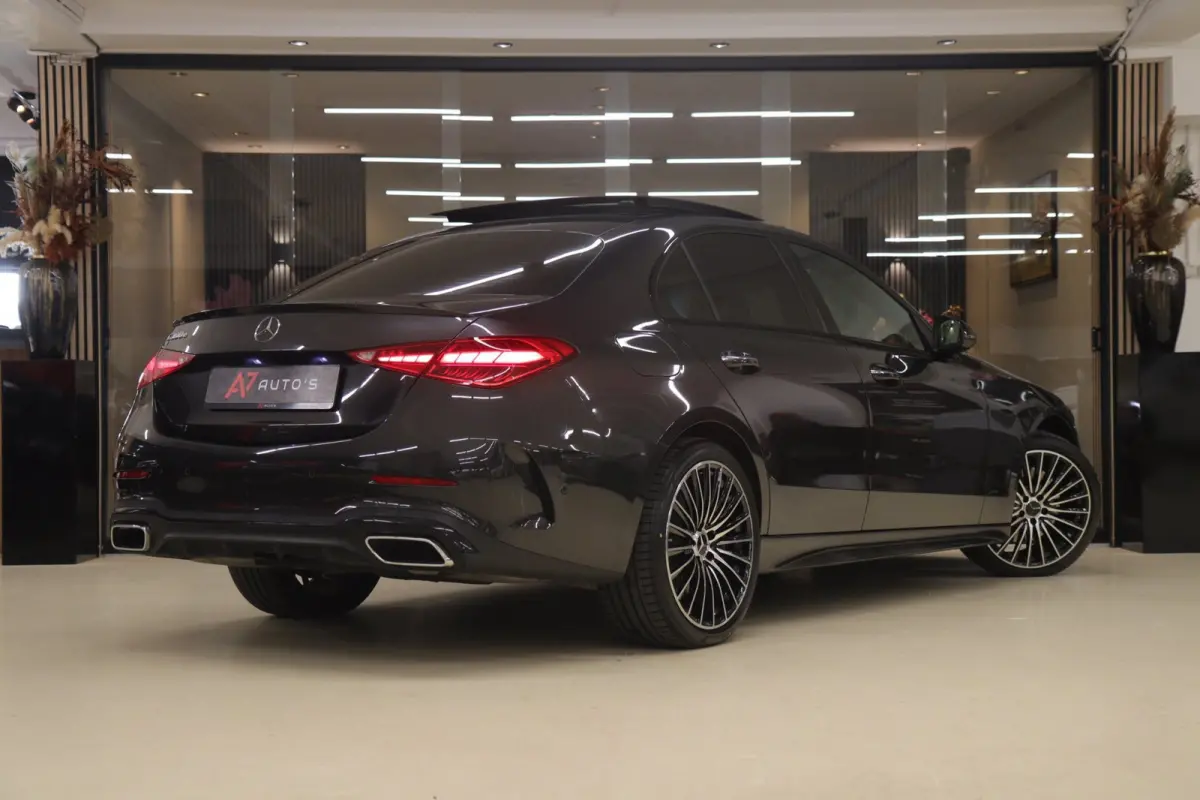 300 E AMG Line / PANO/HUD/CARPLAY/SFEERVERLICHTING/BOMVOL