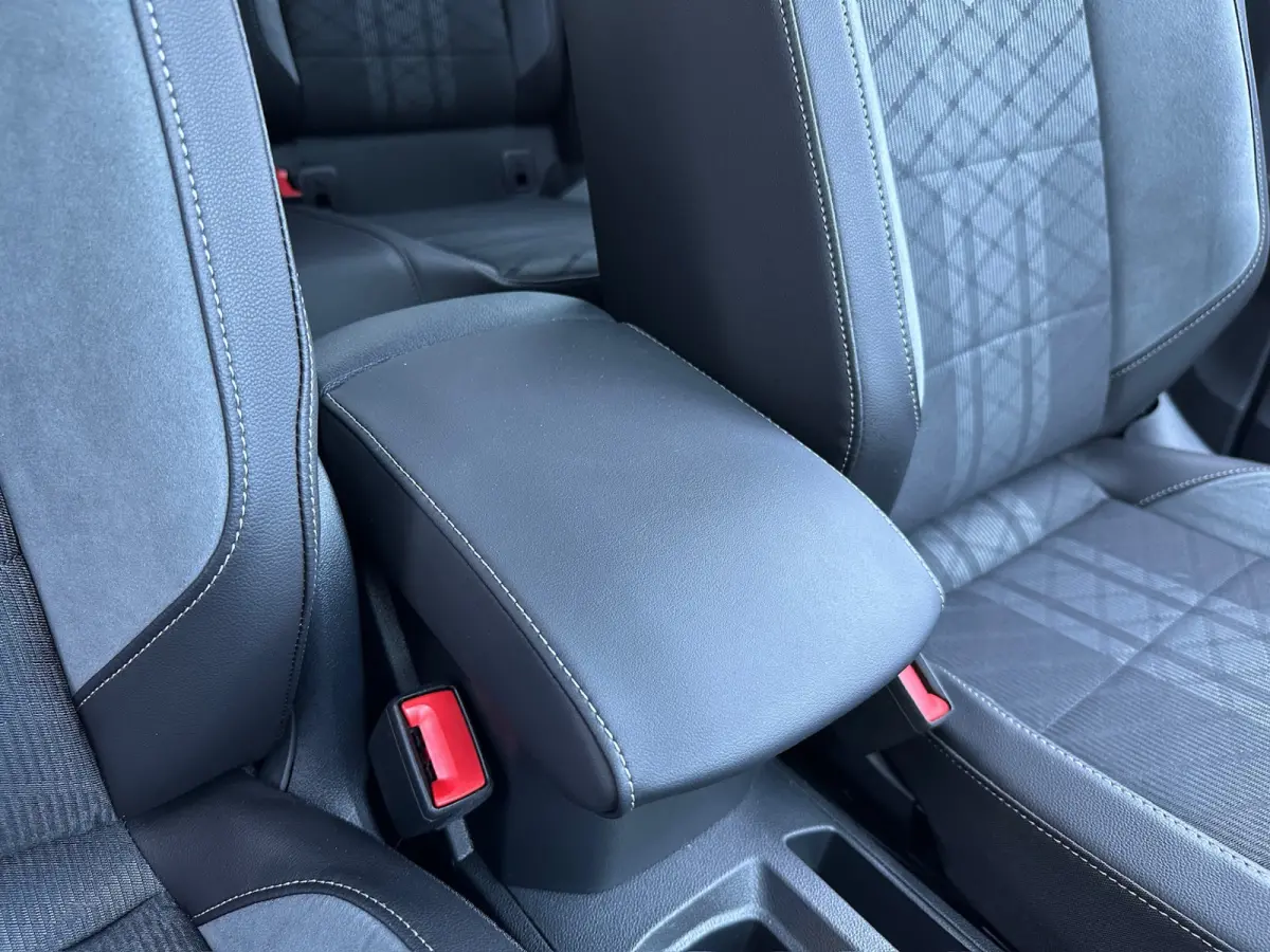 1.5 TSI 150pk DSG R-Line | Black Style | Camera | Keyless | Elek. Achterklep | Dode hoek | Rijklaar incl. 1 jaar Bovag garantie