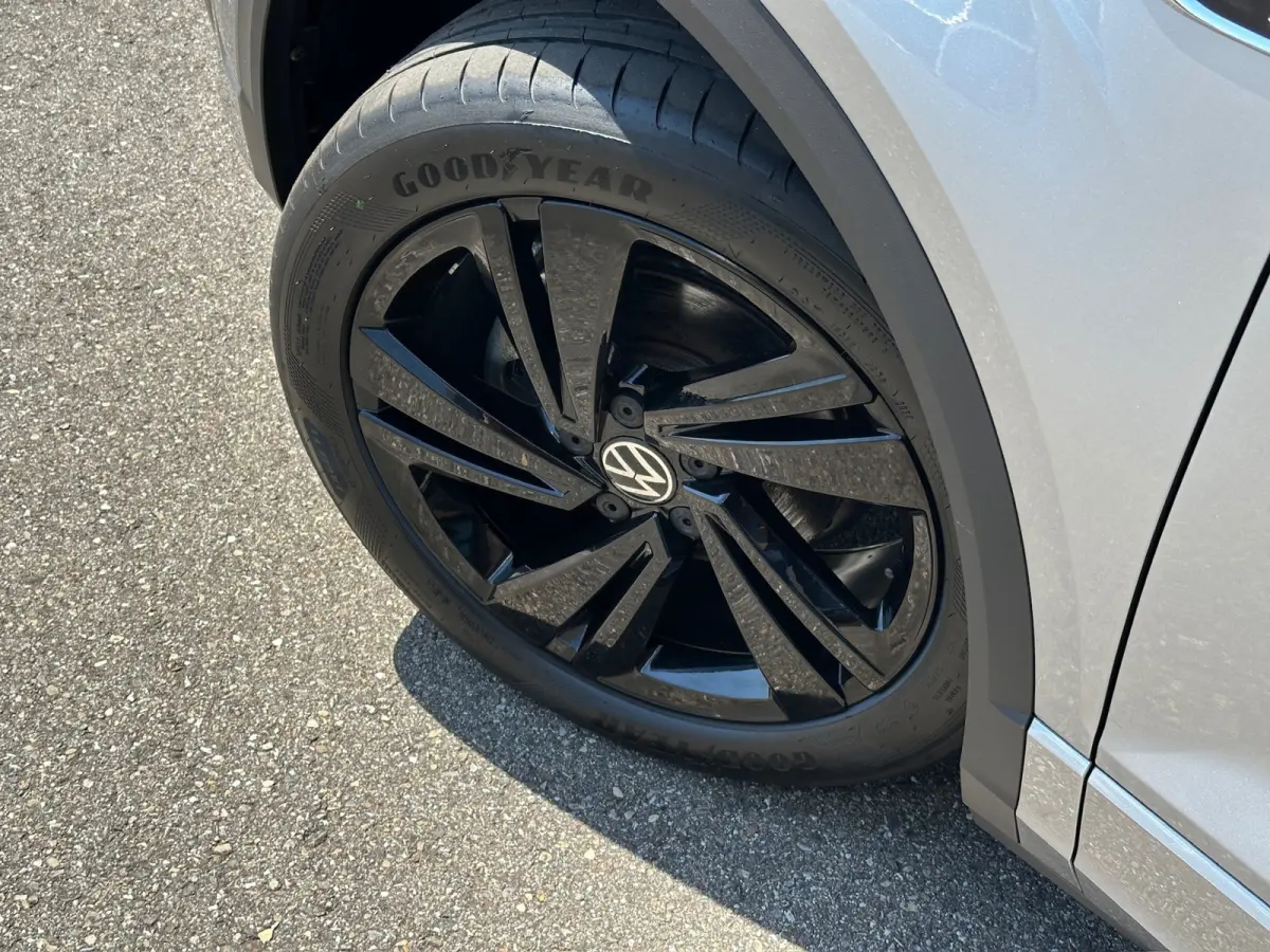 1.5 TSI 150pk DSG R-Line | Black Style | Camera | Keyless | Elek. Achterklep | Dode hoek | Rijklaar incl. 1 jaar Bovag garantie