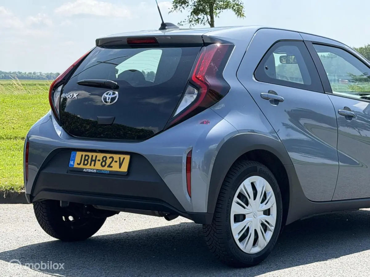 1.0 VVT-i MT Play | Camera | 9 jaar Garantie |
